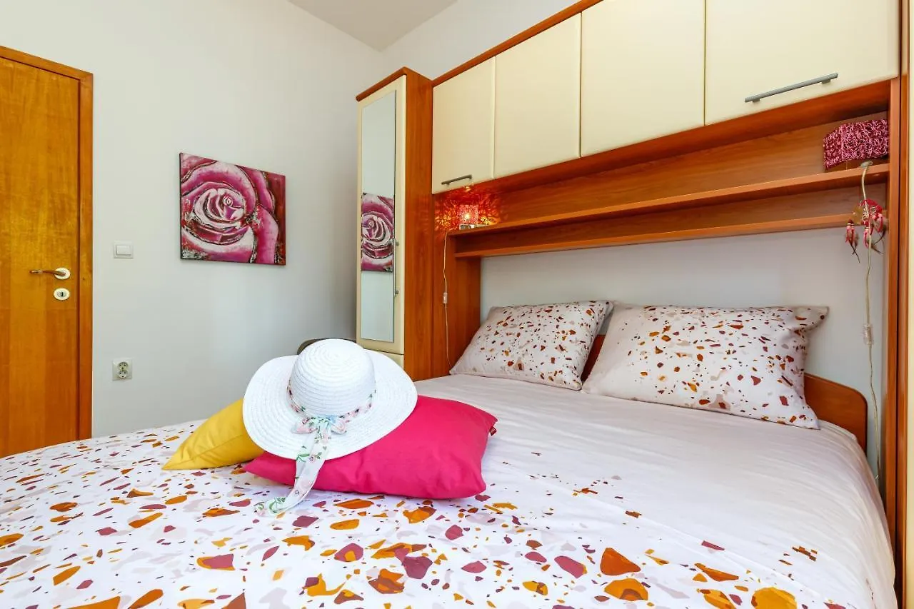 Apartments Kiki 150 Meters To The Beach Banjole Croatia