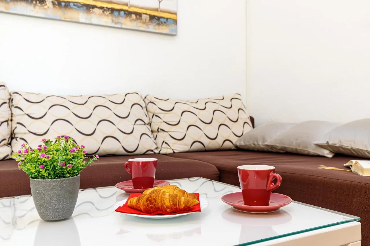 Apartments Kiki 150 Meters To The Beach Banjole 0*,  Croatia