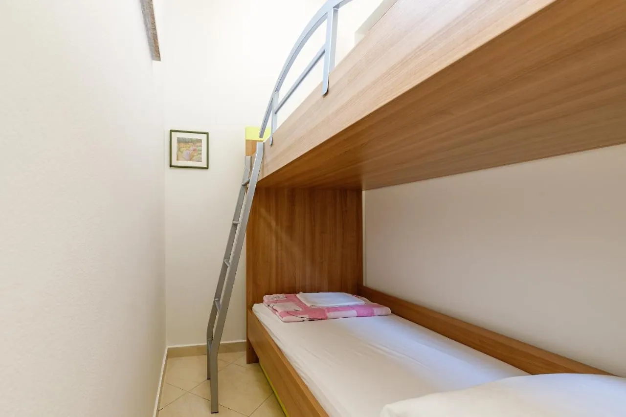Apartments Kiki 150 Meters To The Beach Banjole 0*,