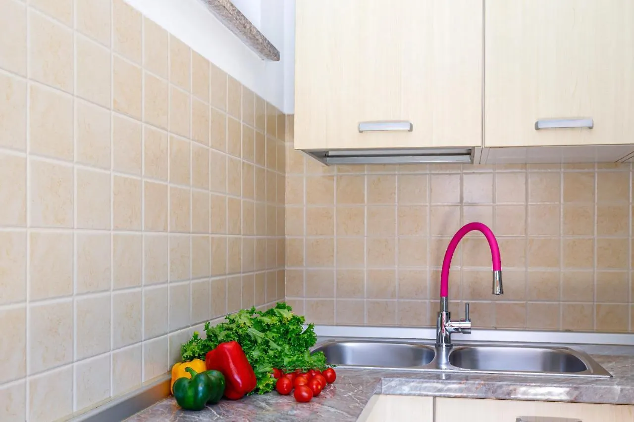 Apartments Kiki 150 Meters To The Beach Banjole Croatia